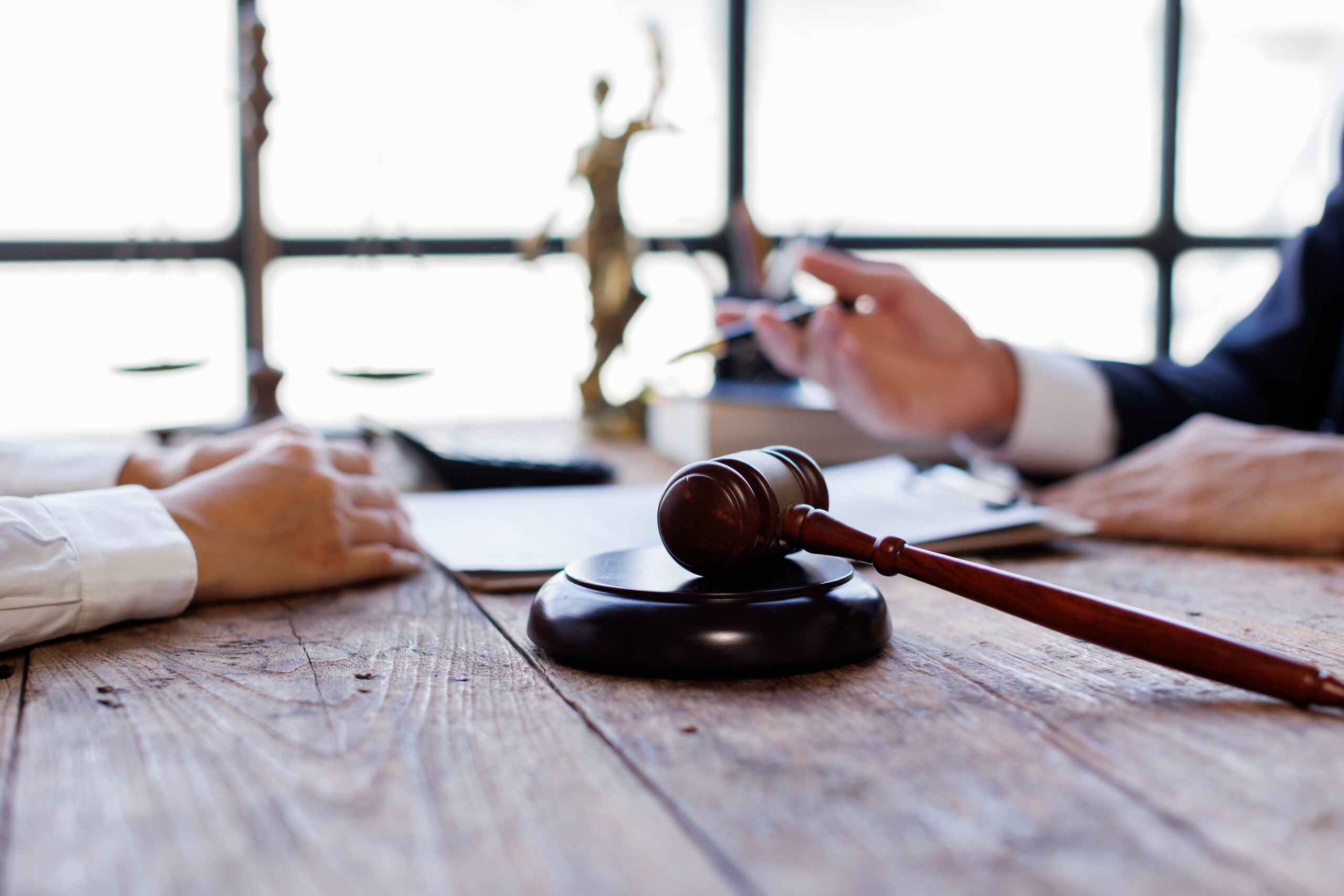 Personal injury attorney meeting with a client in Edgewood